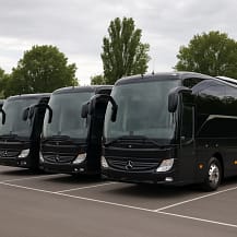 bus flotte 4 buses color black dans un parking 3 autocar mark merecedes estacione es