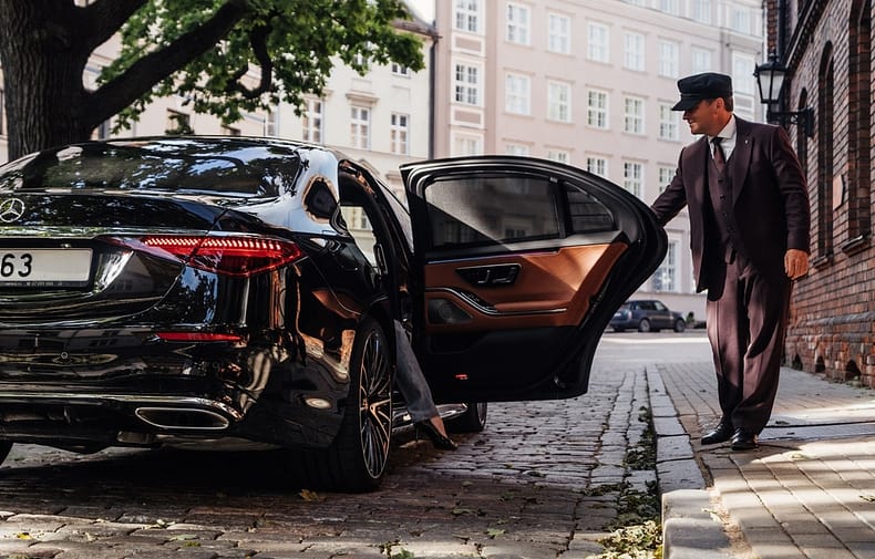 Bruxelles,Belgique,23,juillet,2021,Limousine,Transfert,Chauffeur,Avec,Chauffeur
